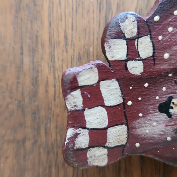 D.Nylen, Women's, Winter Pin, 2 Snow People w Scarfs, Hats & Snow Falling - Picture 4 of 4